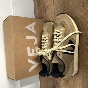 Great condition Veja shoes